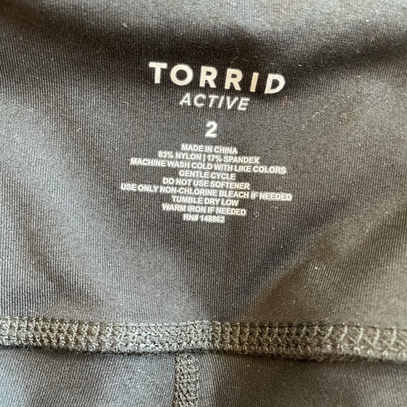 NWT torrid leggings, with pockets! - Picture 5 of 5